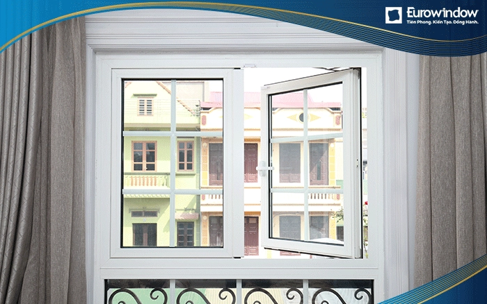 Eurowindow lựa chọn cửa sổ nhôm mở quay ở không gian lối đi trong nhà hoặc phòng ngủ, phòng tắm có diện tích nhỏ