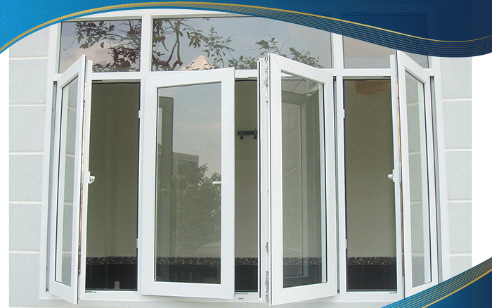 Cửa sổ nhựa lõi thép 4 cánh mở cánh có vách kính cố định màu trắng phù hợp với các phòng có diện tích lớn