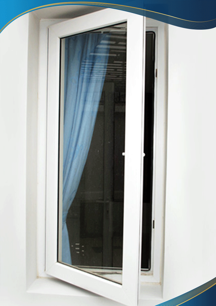 Cửa sổ nhựa uPVC 1 cánh màu trắng mở quay thường được dùng trong những căn phòng nhỏ hoặc lối đi cầu thang bộ. Màu trắng dễ bám bụi và lộ vết bẩn, người dùng không nên dùng trong phòng tắm hoặc nhà bếp