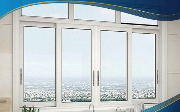 Cửa nhựa lõi thép 4 cánh màu trắng mở lùa có vách cố định ở trên phù hợp lắp đặt cho nhà ở, chung cư, văn phòng,... giúp tối ưu không gian