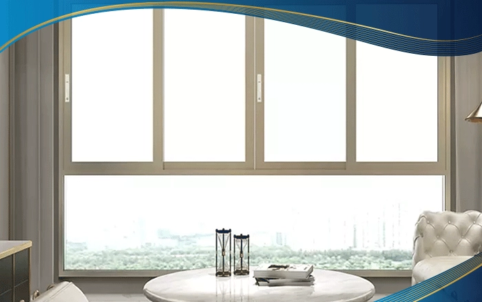 Mẫu cửa sổ nhựa lõi thép mở trượt 4 cánh màu trắng sứ được lắp đặt tại phòng khách của căn hộ chung cư cao cấp.