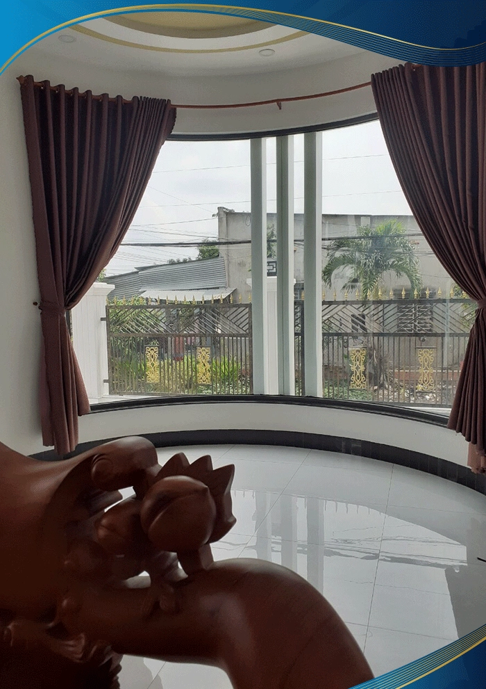 Cửa sổ nhôm kính mở trượt uốn cong - một thiết kế lạ mắt, tạo nên nét độc đáo cho công trình xây dựng