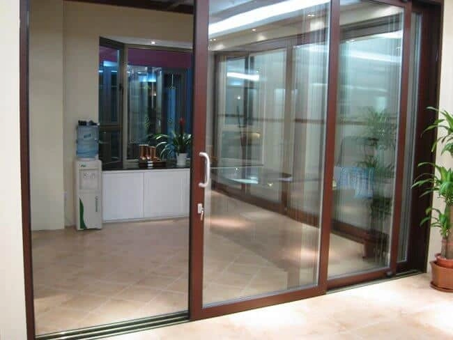Cửa nhôm 2 cánh lùa vân gỗ dùng cho văn phòng