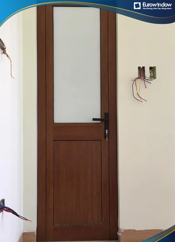 Cửa nhôm giả gỗ 1 cánh Pano kết hợp kính mờ