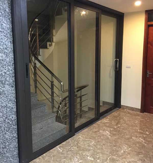 Cửa nhôm 3 cánh mở trượt ngăn giữa các tầng