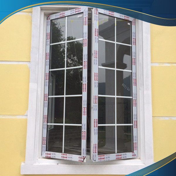 Cửa nhôm màu trắng 2 cánh nan trang trí