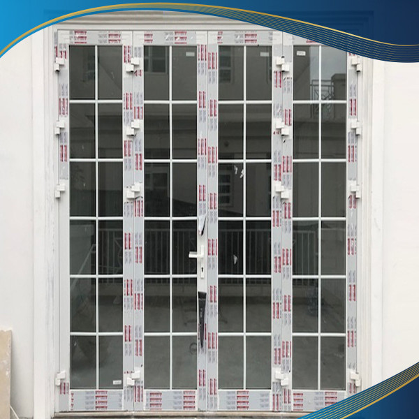 Cửa nhôm màu trắng 4 cánh chia ô