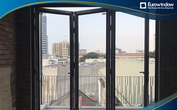 Cửa nhôm xếp trượt 3 cánh màu lắp ban công