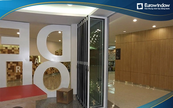cửa nhựa lõi thép xếp trượt 20 cánh