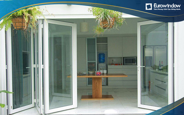 Cửa lùa xếp trượt nhựa lõi thép 4 cánh màu trắng