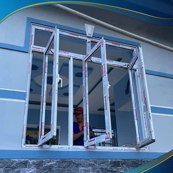 Cửa sổ nhôm màu trắng 3 cánh mở quay