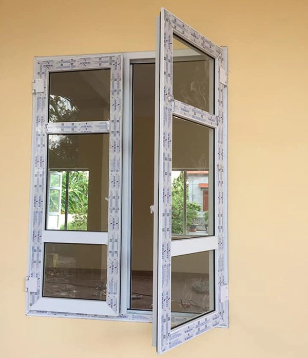 Cửa sổ nhựa lõi thép 2 cánh chia ô mở quay