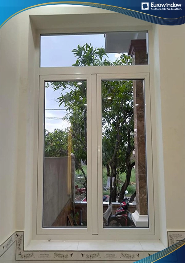Cửa sổ nhựa lõi thép 2 cánh màu trắng kết hợp ô cố định