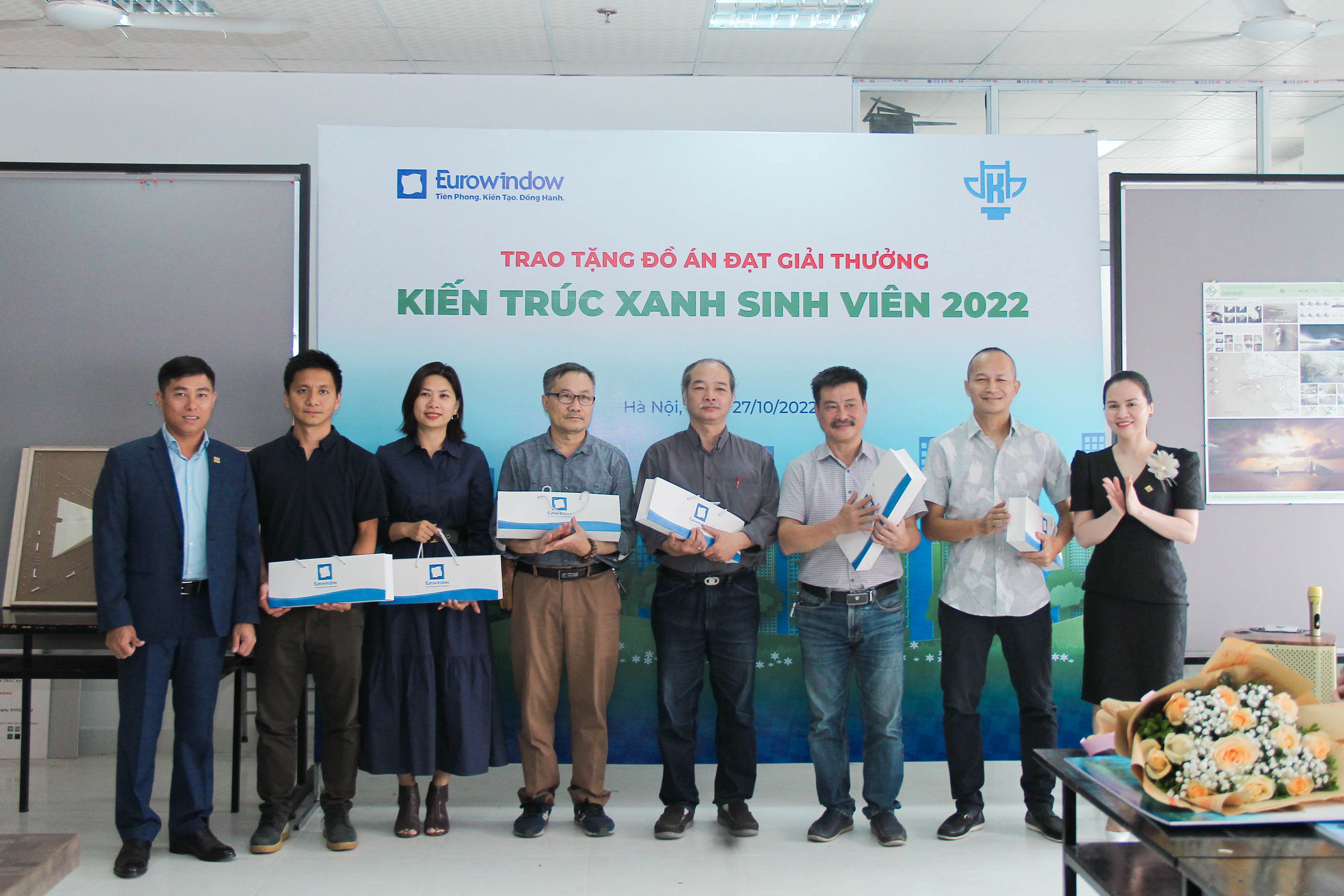 trao-qua-sinh-vien-kien-truc-11
