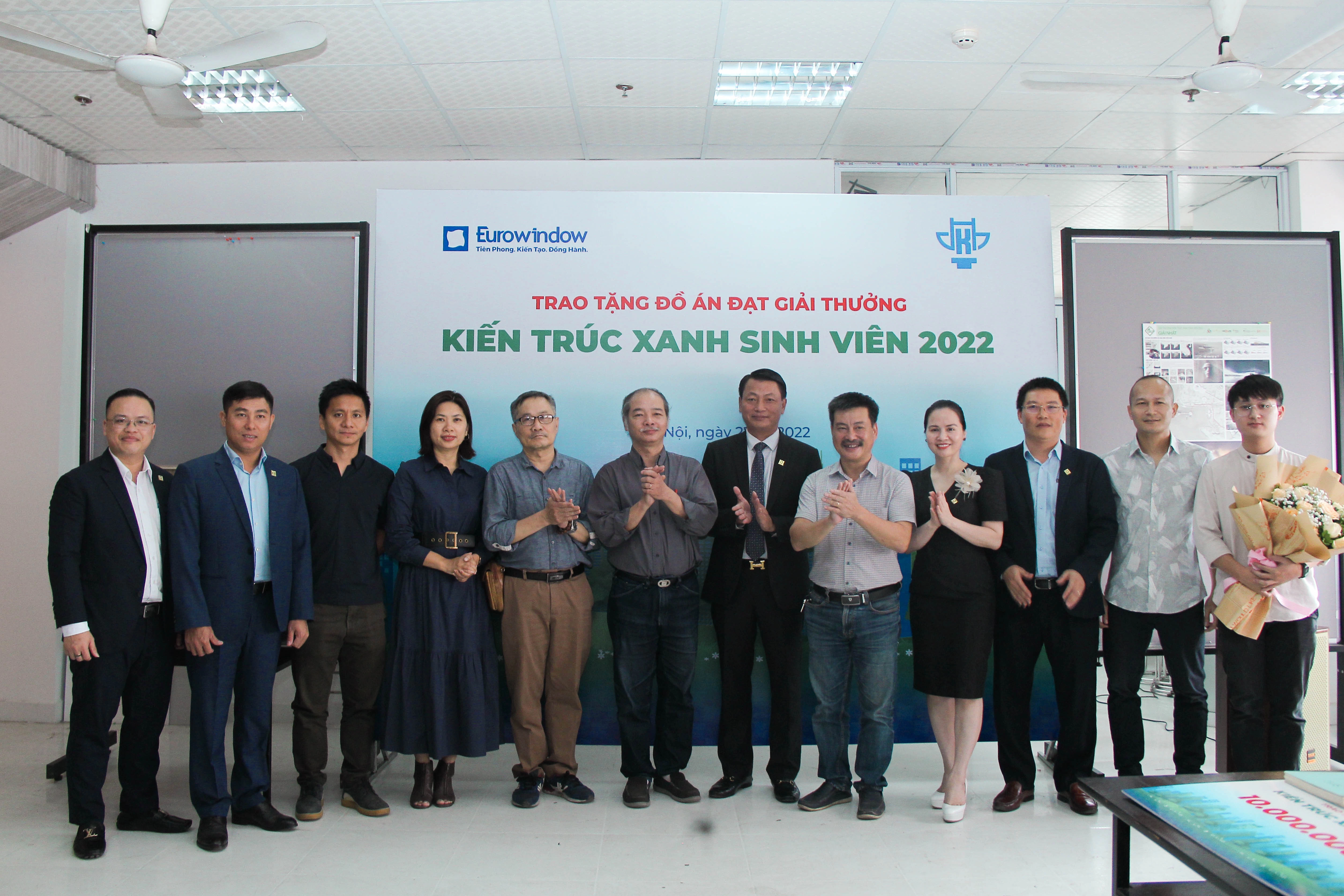 trao-qua-sinh-vien-kien-truc-12