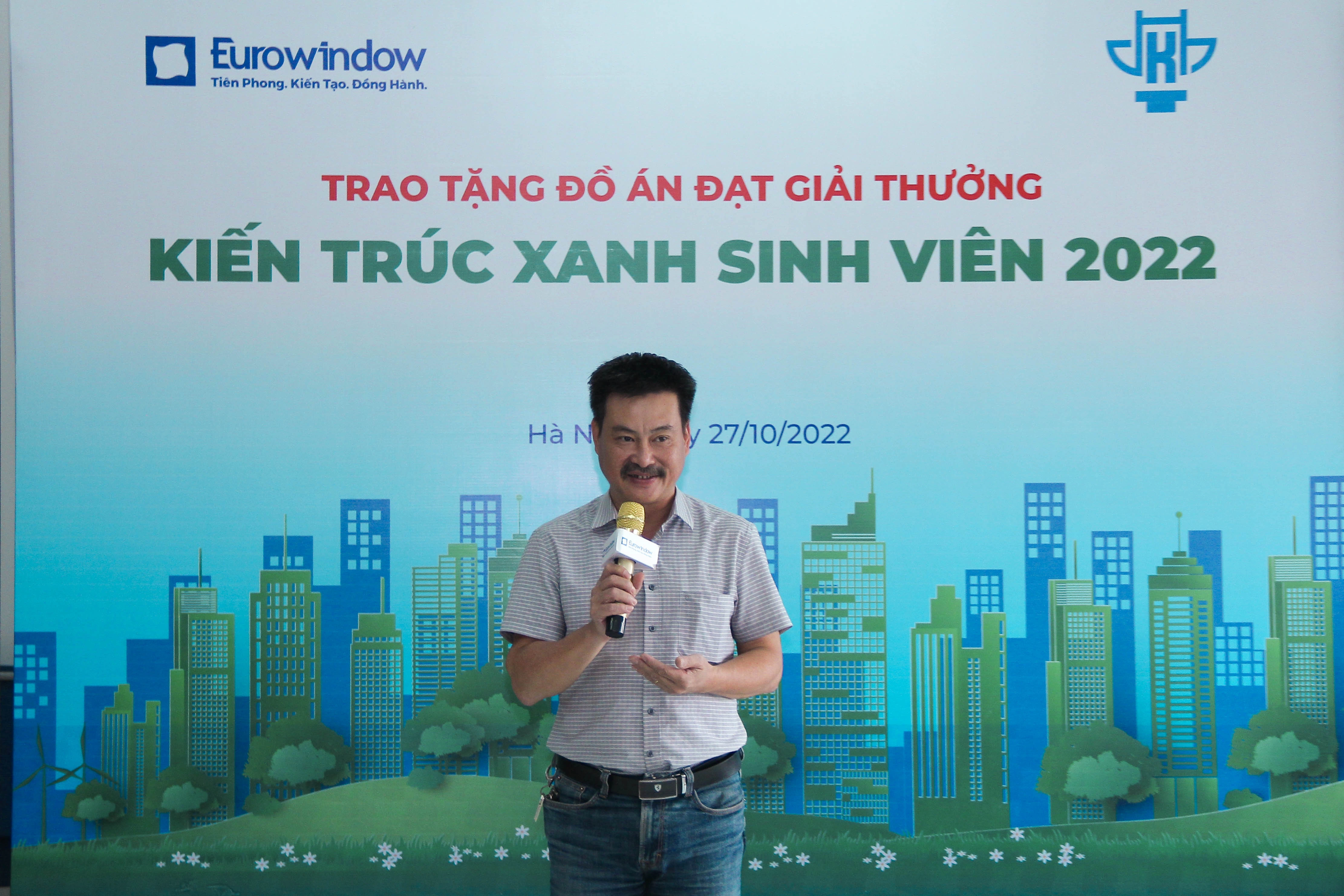trao-qua-sinh-vien-kien-truc-2