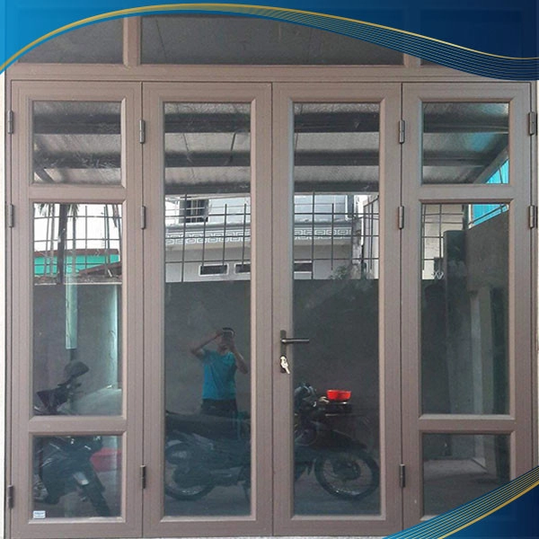 Cửa nhôm 4 cánh chia ô màu cafe