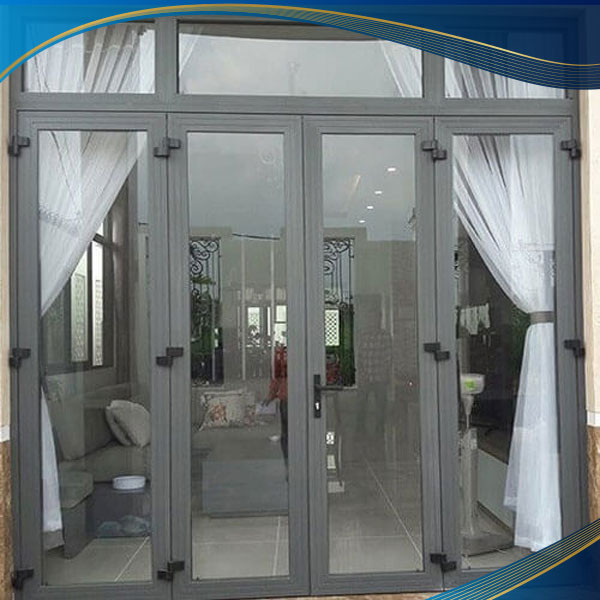 Cửa nhôm 4 cánh màu xám làm cửa chính