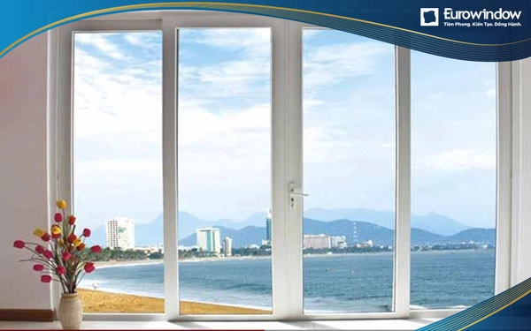 Cửa nhựa lõi thép 4 cánh lùa view biển