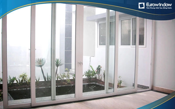 Cửa nhựa lõi thép lùa 4 cánh khu vực giếng trời
