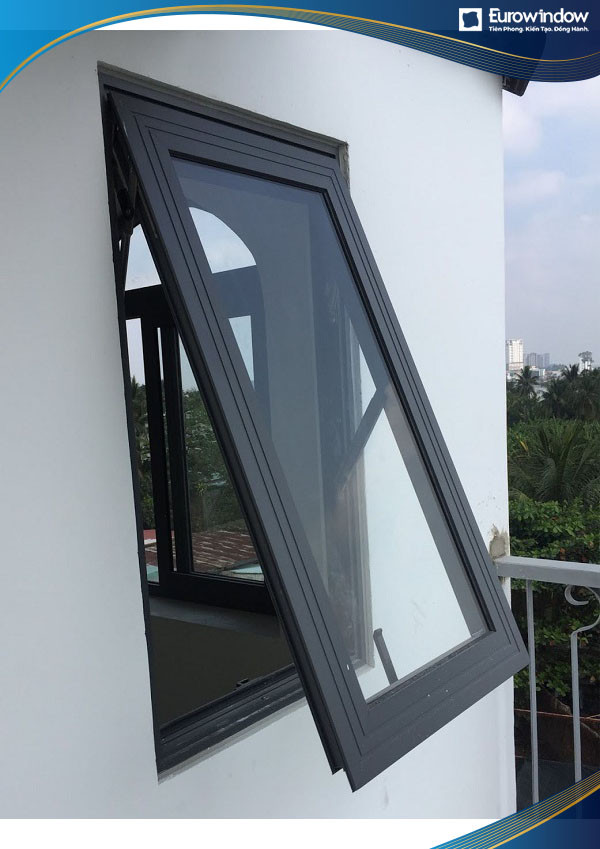 Cửa sổ mở hất 1 cánh màu đen