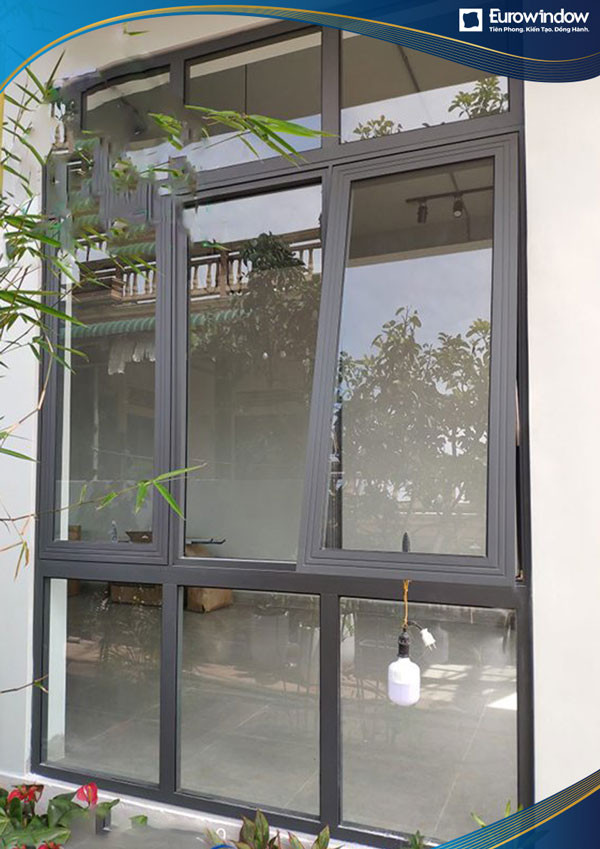 Cửa sở mở hất 3 cánh màu xám ghi
