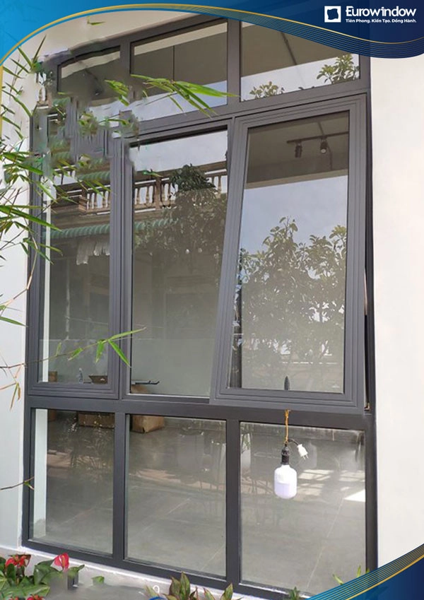 Cửa sở mở hất 3 cánh màu xám ghi