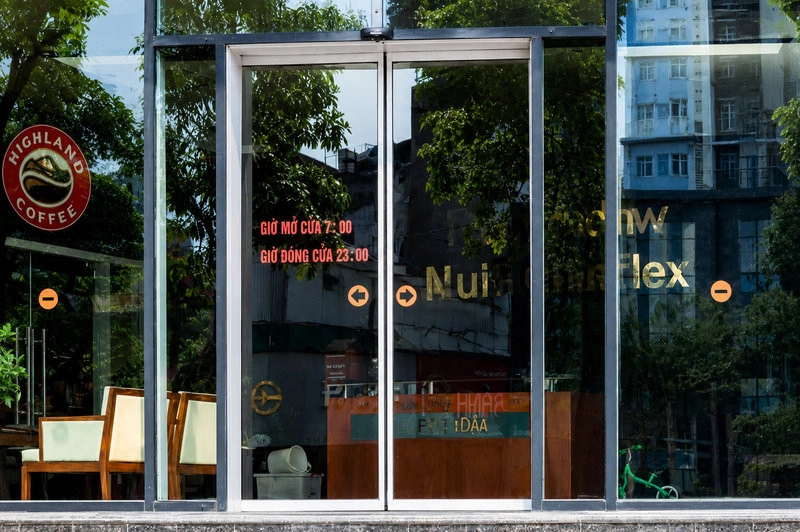 Cửa trượt tự động 2 cánh Eurowindow có thiết kế đa dạng, đáp ứng nhu cầu thẩm mỹ