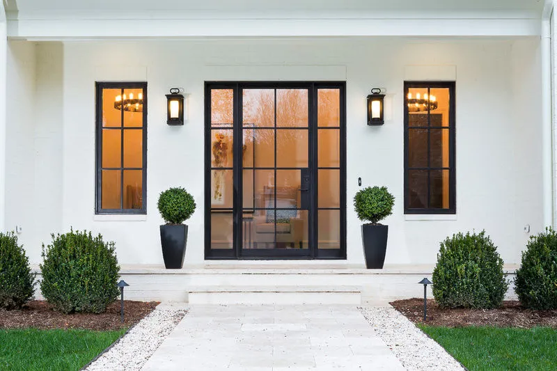 Cửa thép kính cường lực tạo điểm nhấn mạnh mẽ với phong cách hiện đại (Nguồn: Internet)