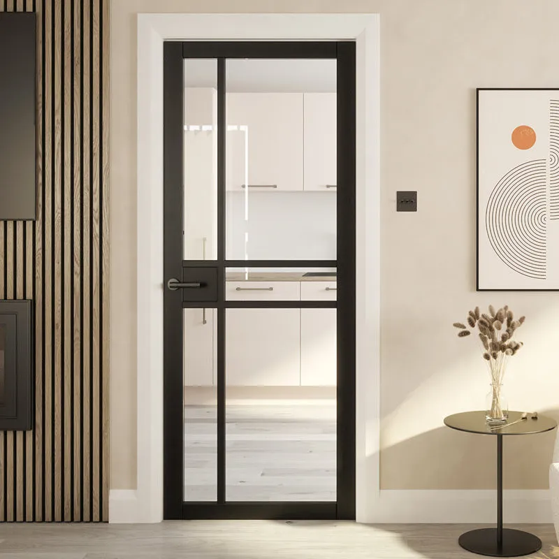 Khung sắt hộp kết hợp kính cường lực mang lại kết cấu chắc chắn và bền bỉ (Nguồn: Internet)