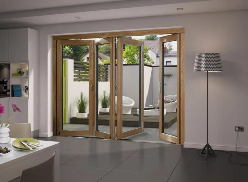Cửa gỗ 4 cánh xếp trượt giúp mở rộng lối đi và tăng khả năng kết nối không gian (Nguồn: Internet)