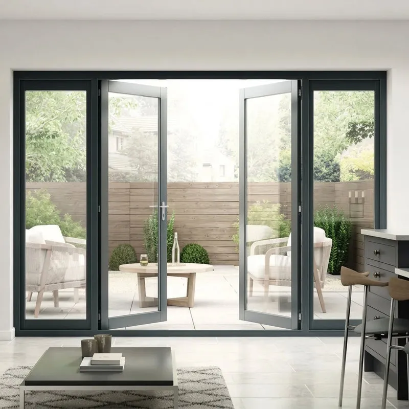 Cửa nhôm 4 cánh màu đen tạo điểm nhấn mạnh mẽ, hiện đại cho mặt tiền công trình. (Nguồn: Internet)