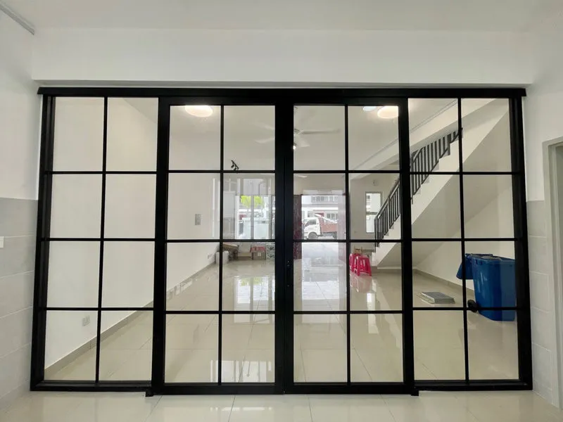 Cửa nhôm 4 cánh mở trượt quay có nan hoa vàng trang trí