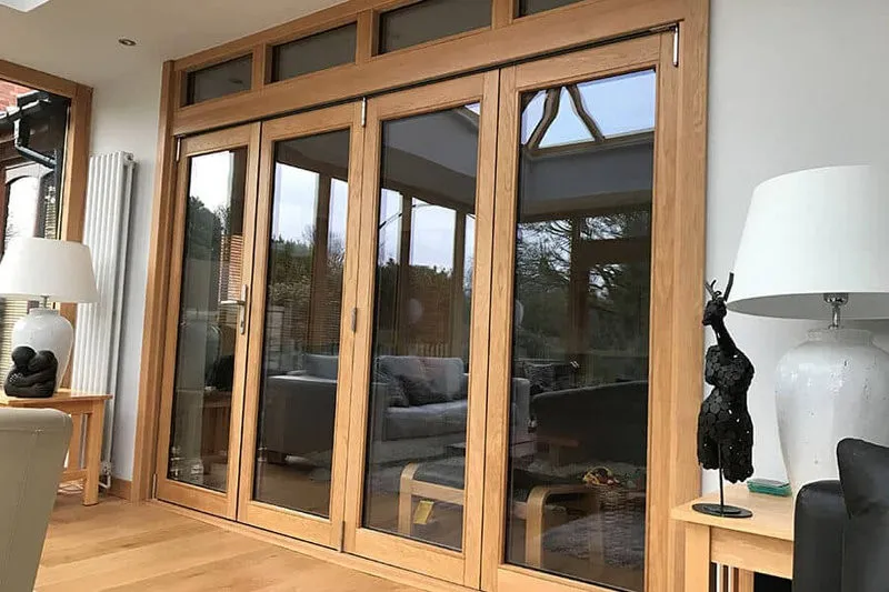 Cửa nhôm vân gỗ phòng khách cao cấp như gỗ thật