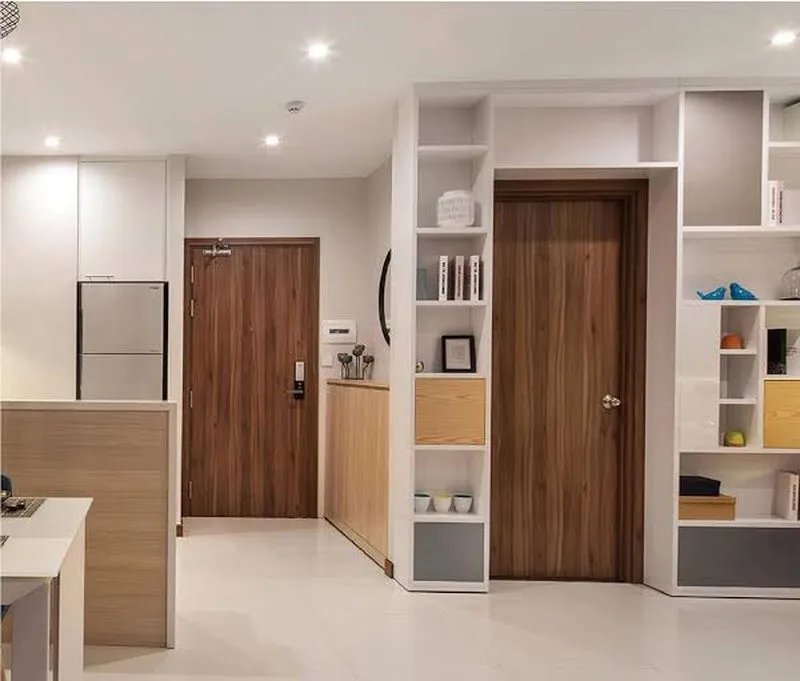 Gia chủ cân nhắc lựa chọn cửa có thiết kế, độ kín khít, độ cách âm phù hợp với không gian lắp đặt