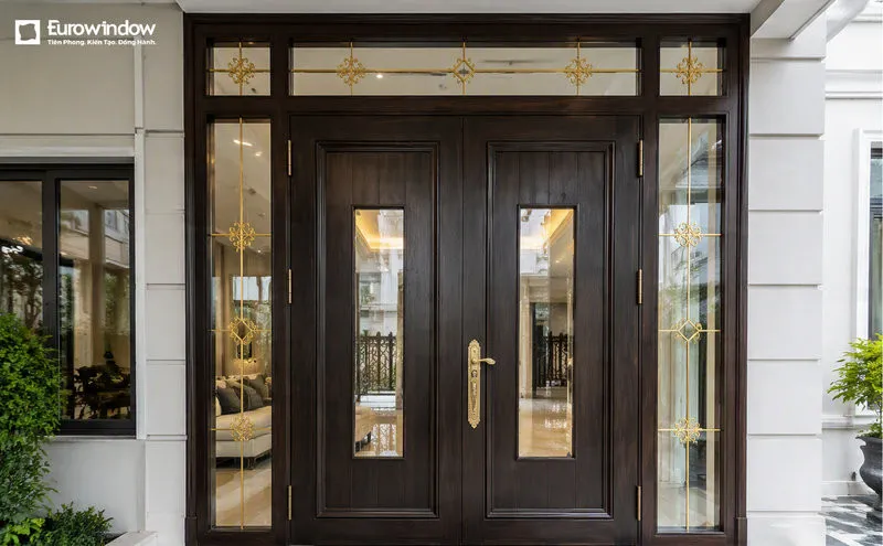 Mẫu cửa đại hội nhôm kính màu nâu vân gỗ sang trọng và bền đẹp (Nguồn: Eurowindow)