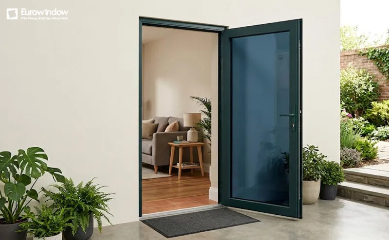 Mẫu cửa đi nhôm kính xanh đen 1 cánh mở quay, thiết kế hiện đại, phù hợp với nhiều không gian. (Nguồn: Eurowindow)