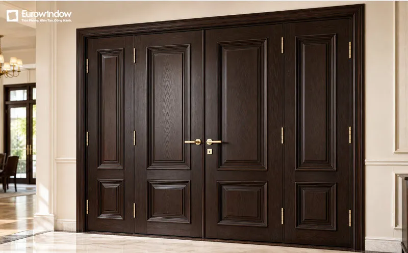 Mẫu cửa gỗ tự nhiên màu nâu đen 4 cánh với thiết kế pano cân đối, đường nét tinh gọn, mang đến vẻ đẹp sang trọng và bề thế cho không gian. (Nguồn: Eurowindow)