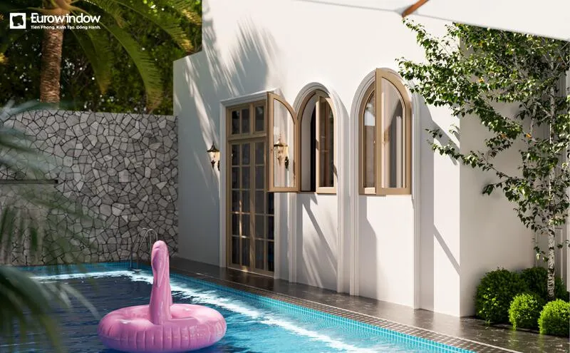 Mẫu cửa sổ vàng đồng mở quay kết hợp kính phù hợp với nhà phố và biệt thự (Nguồn: Eurowindow)