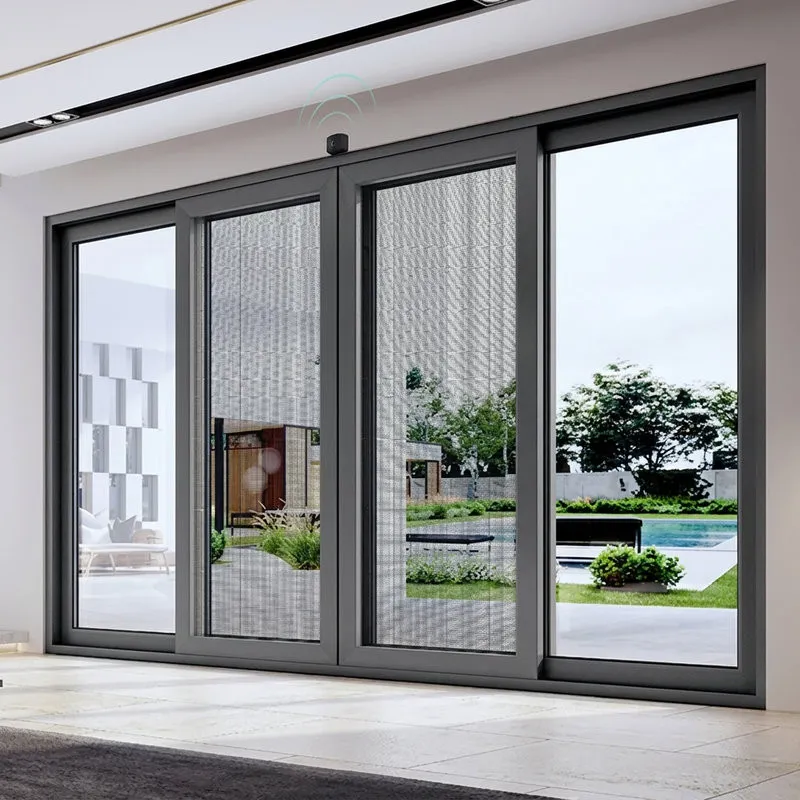Tông xám trung tính giúp bộ cửa trông chắc chắn, sạch sẽ và hài hòa với mặt tiền công trình. (Nguồn: Internet)