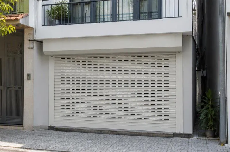 Cửa cuốn khe thoáng giúp tối ưu diện tích sử dụng cho nhà phố có mặt tiền hẹp