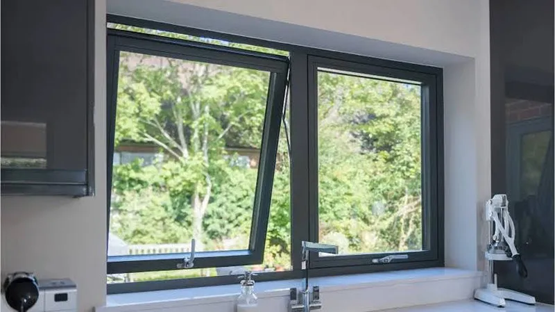 Cửa sổ uPVC mở hất thông gió ngay cả khi trời mưa nhẹ