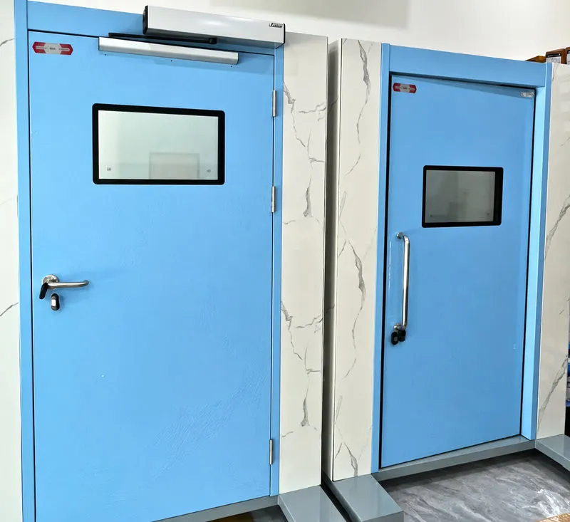 Cửa tự động 1 cánh bằng thép sơn xanh, phù hợp khu vực yêu cầu độ kín và độ bền cao. (Nguồn: Internet)