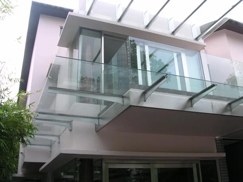 Hệ khung, gioăng và vị trí liên kết được xử lý đúng kỹ thuật giúp mái kính tăng khả năng chống thấm và độ bền khi sử dụng