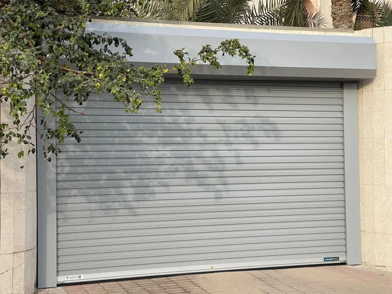 Lựa chọn cửa cuốn cần dựa trên kích thước, vật liệu, motor và yêu cầu vận hành thực tế (Nguồn: Internet)