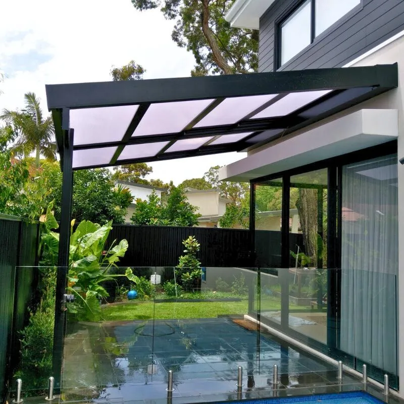 Mái kính cường lực có độ bền và khả năng chịu sốc nhiệt tốt khi được thiết kế đúng cấu hình