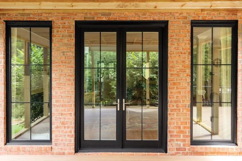 Thiết kế cửa đi nhôm kính 2 cánh chia ô hiện đại