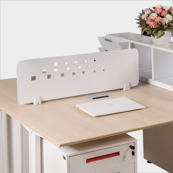 Vách ngăn bằng sắt sơn tĩnh điện. Mặt bàn vát cạnh 45 độ