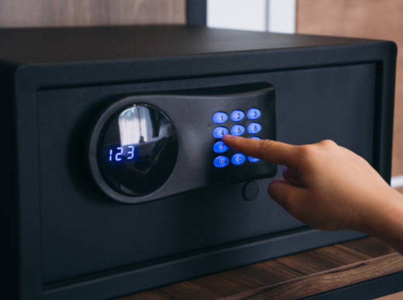 Sau khi xóa toàn bộ vân tay, người dùng có thể thực hiện thêm vân tay mới hoặc sử dụng mật khẩu để mở két sắt (Nguồn: Internet)