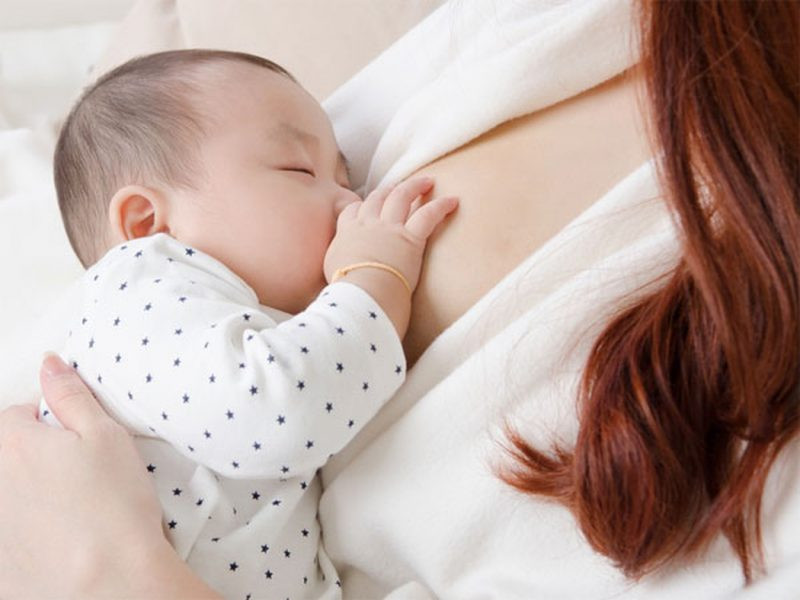 nên cai sữa cho bé biếng ăn